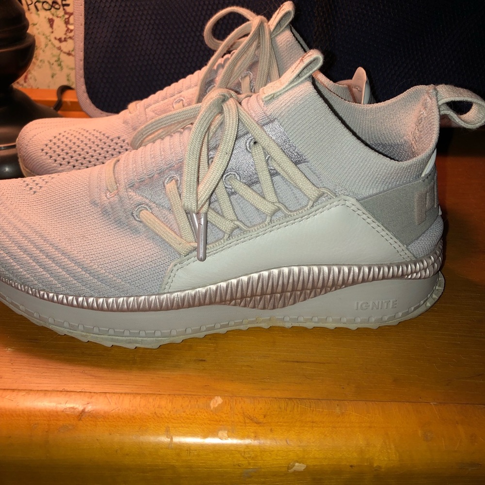 Woman’s Puma Sneaker